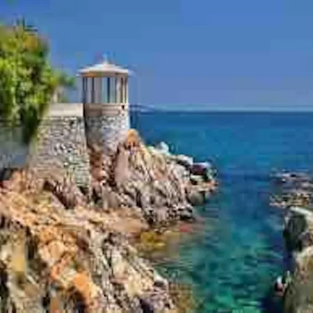The Riverside Lodge Old Town Girona *