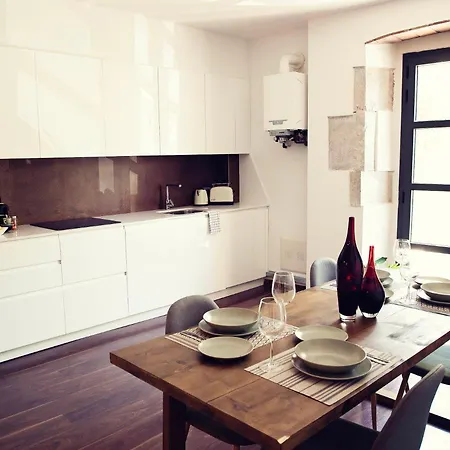The Riverside Lodge Old Town Girona *